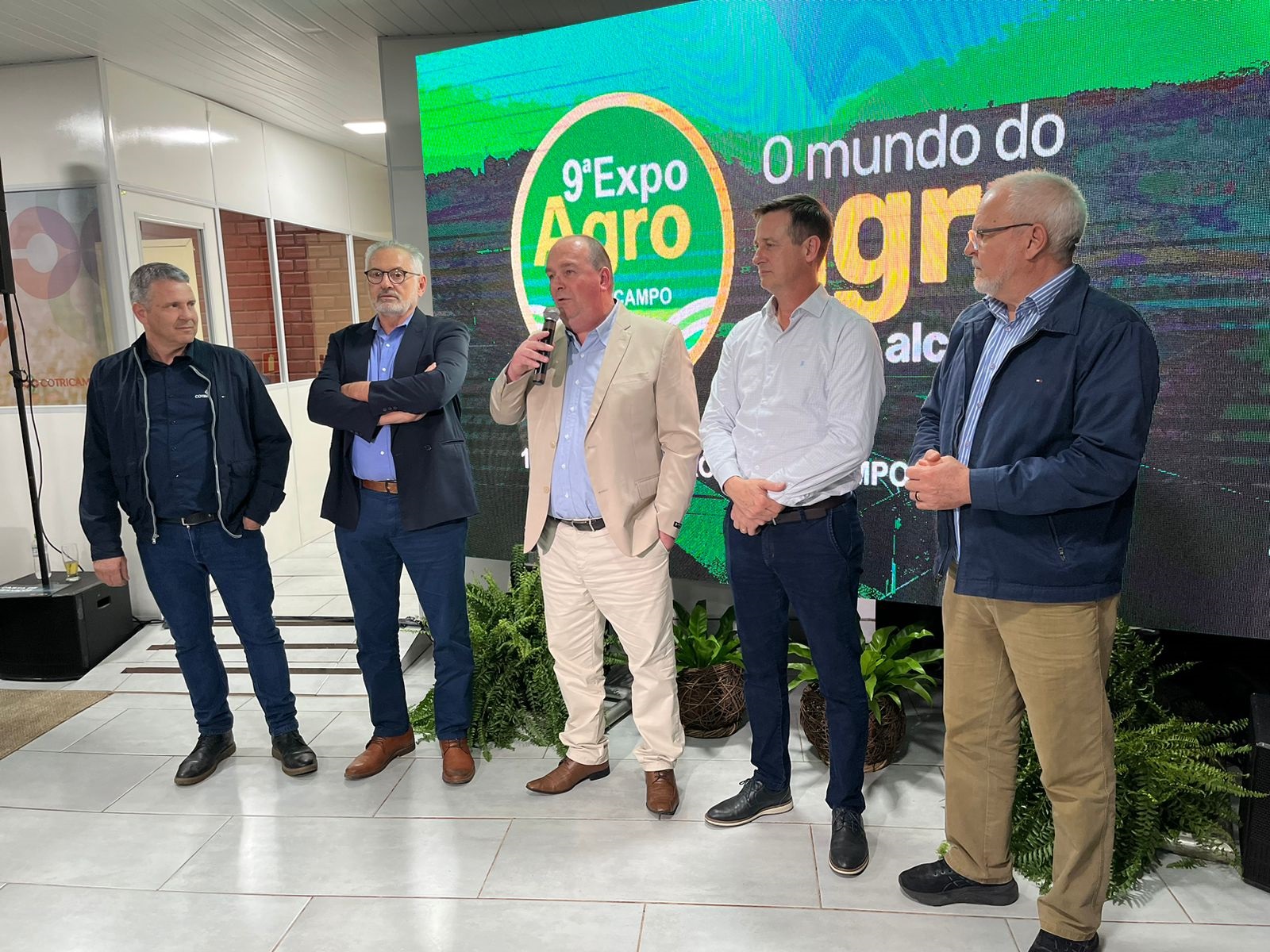 Lideranças e parceiros prestigiam o pré-lançamento estadual da ExpoAgro Cotricampo 2025, durante a Expointer